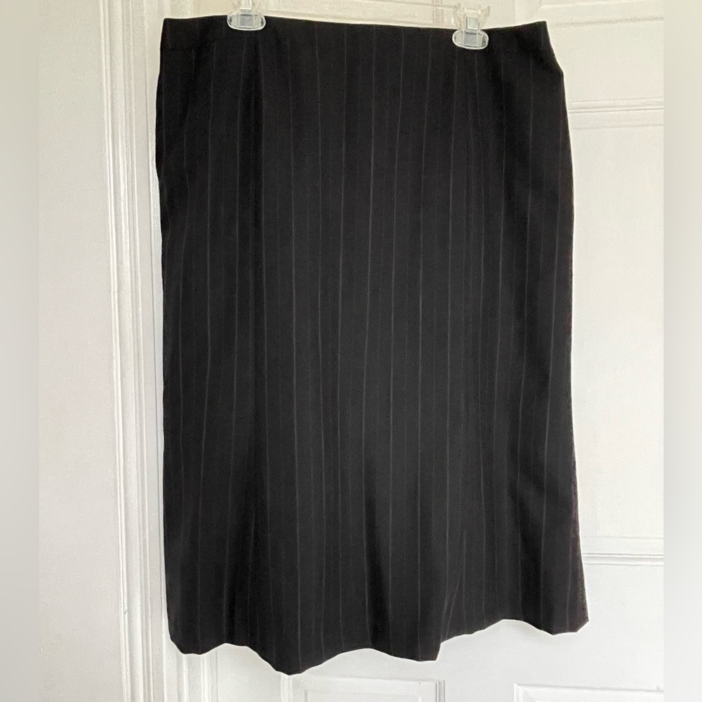 Black pinstriped Harve Benard wool skirt size 14